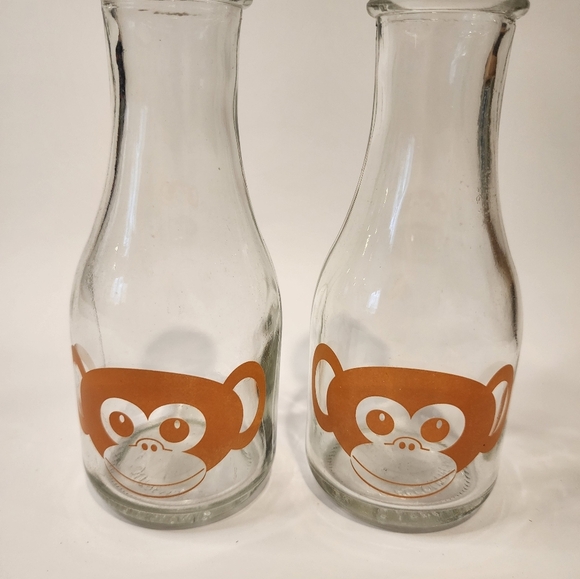 Accoutrements Monkey FaceMini Milk Bottle Drinking Glasses. 2 included - Picture 2 of 8